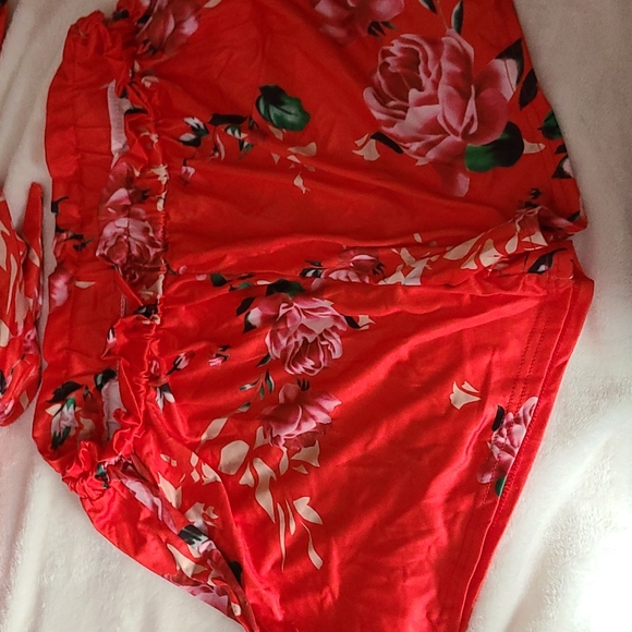 Sold 2pc short set - Picture 2 of 3